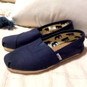 BNWOT Toms Classic Alpargata Solid Canvas navyblue African animal print 🐘 🦏 🐆